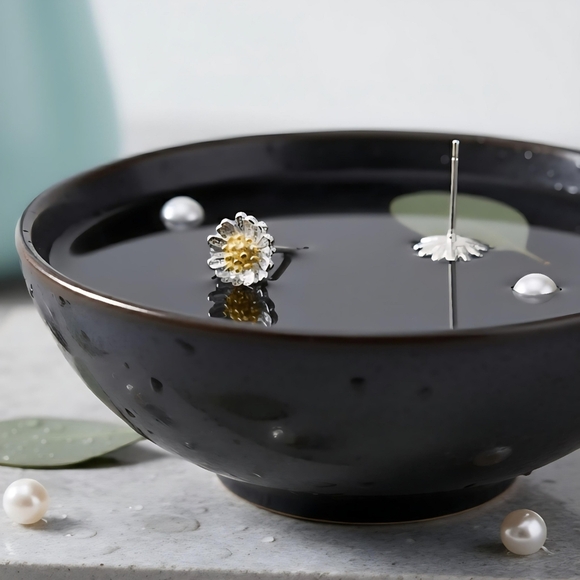 🆕️ Solid S925 Sterling Silver Daisy Delights Dainty Minimalist Stud Earrings - Picture 6 of 16